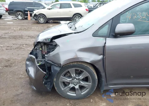 2018 Toyota Sienna Se 8 Passenger/Se Premium 8 Passenger from USA, damaged, VIN 5TDXZ3DCXJS911042